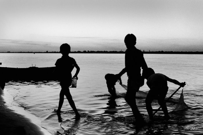 AÑO 1981 - BLANCO Y NEGRO - VIDA CAMPESINA EN PARAGUAY (JOSÉ MARÍA BLANCH)